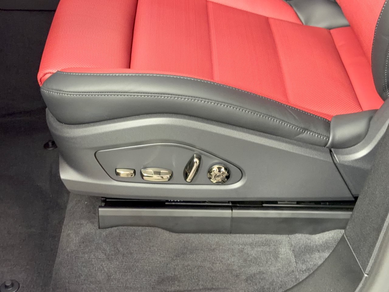 New 2026 Porsche Cayenne S AWD/4WD image 16