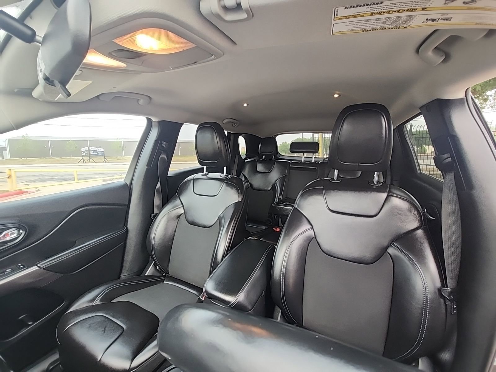 Used 2019 Jeep Cherokee Latitude Plus AWD/4WD image 13