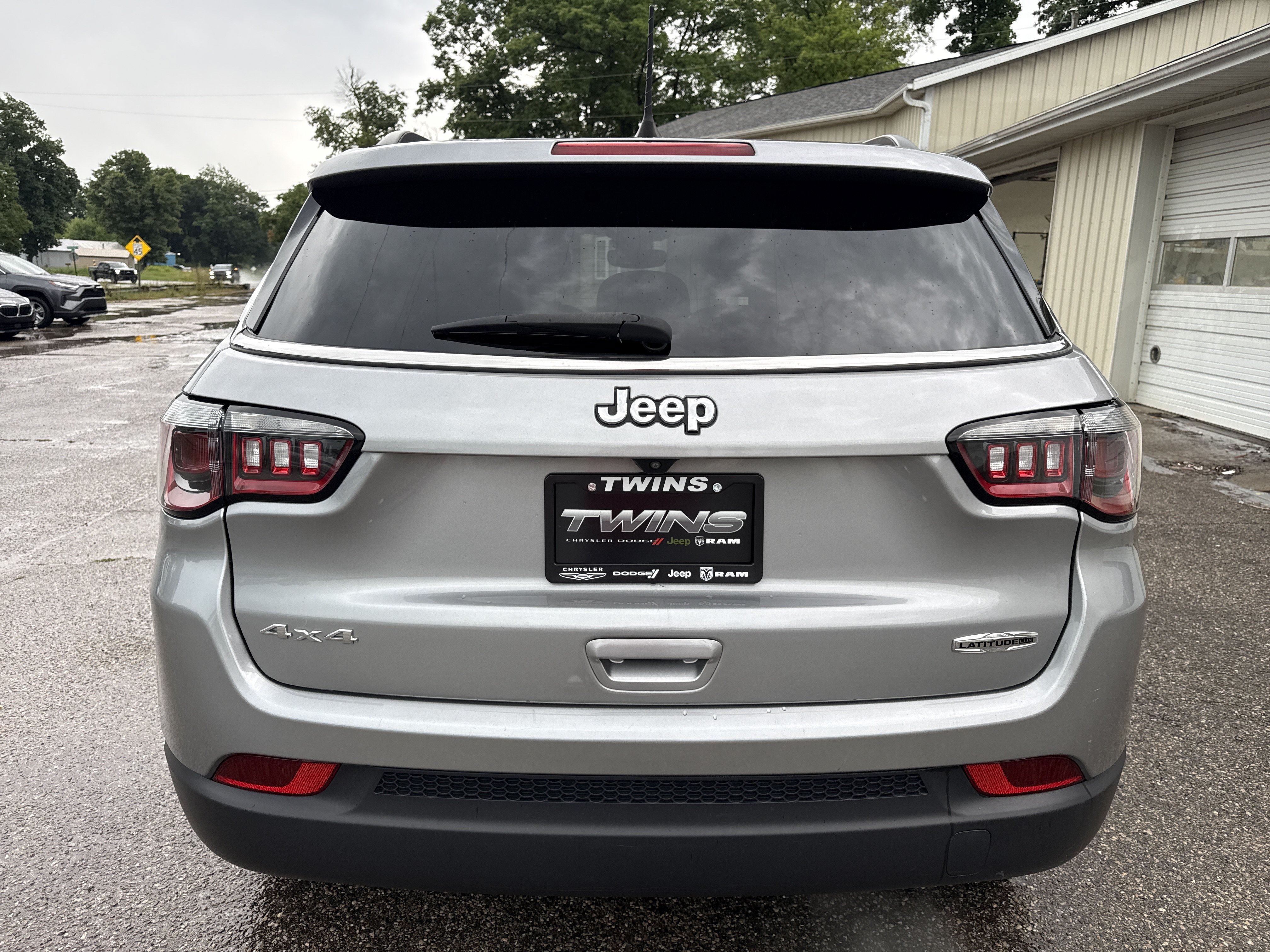 Used 2023 Jeep Compass Latitude AWD/4WD image 4