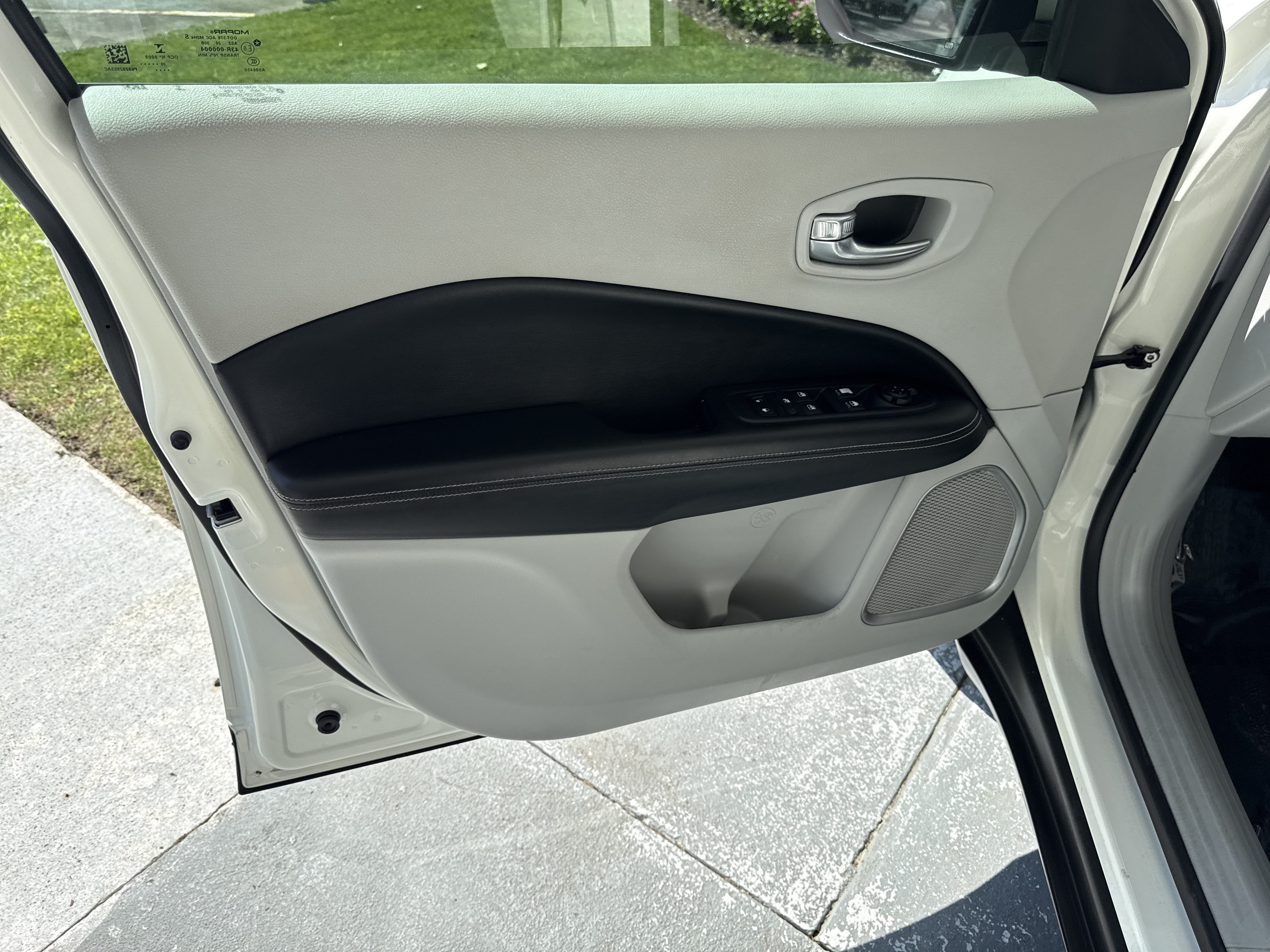 Used 2021 Jeep Compass Latitude FWD image 13