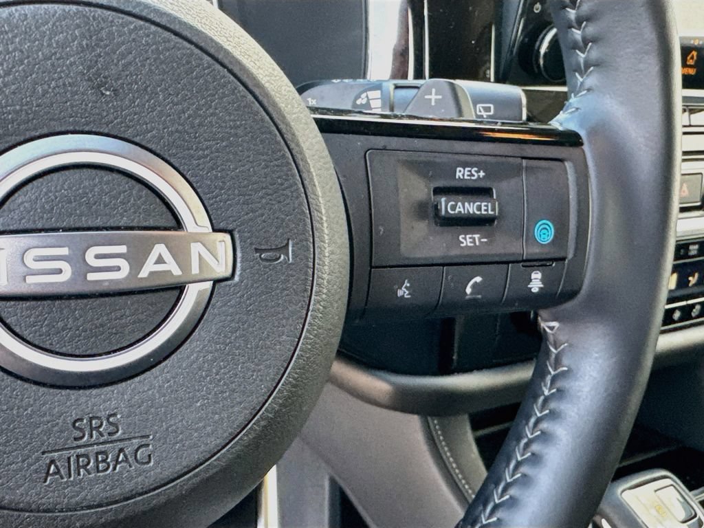 Used 2025 Nissan Pathfinder SL AWD/4WD image 13