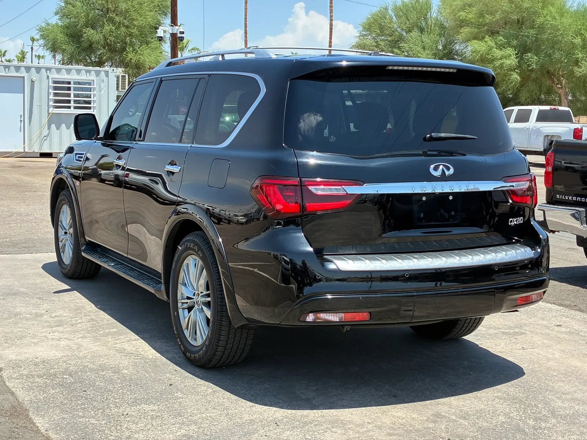 Used 2019 INFINITI QX80 Luxe w/ All-Season Package AWD/4WD image 5