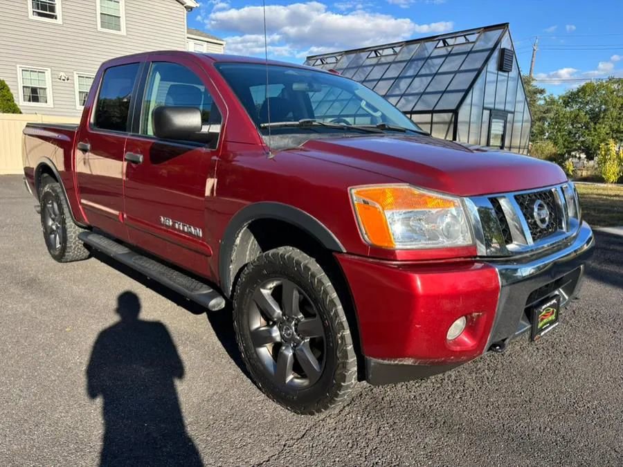 Used 2015 Nissan Titan SV w/ SV Value Truck Package AWD/4WD image 15