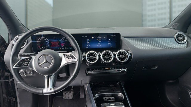 Used 2025 Mercedes-Benz GLA 250 image 21