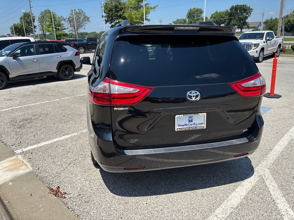 Used 2017 Toyota Sienna LE FWD image 28