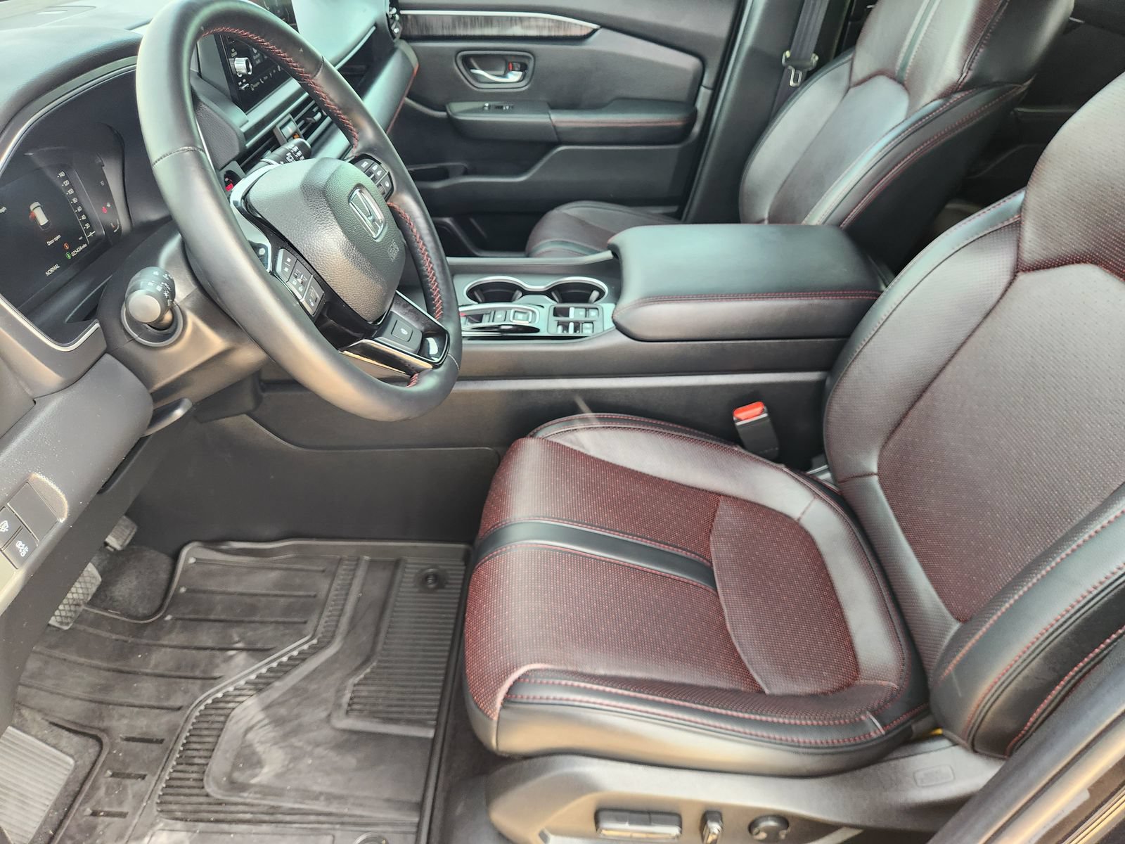 Used 2025 Honda Pilot Black Edition image 13