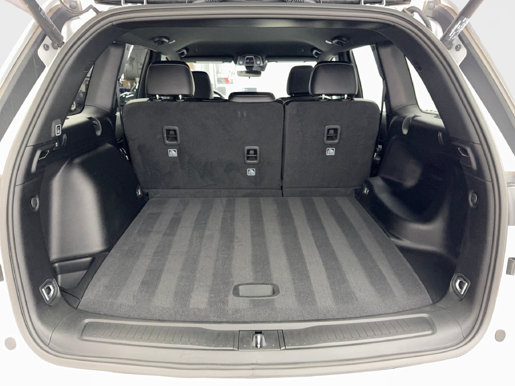 Used 2025 Jeep Grand Cherokee Altitude RWD image 78