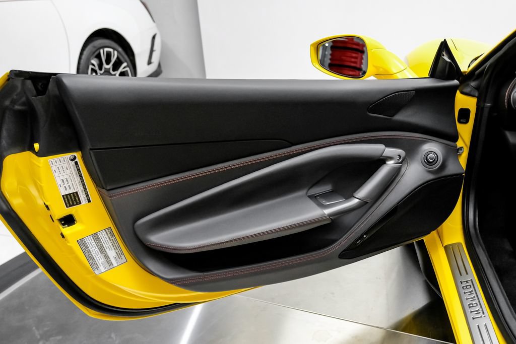 Used 2022 Ferrari F8 Tributo RWD image 40