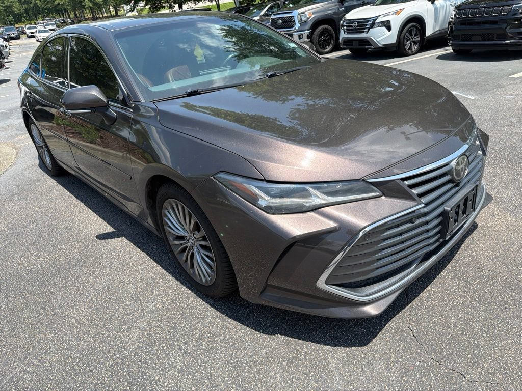 Used 2019 Toyota Avalon Limited w/ Advanced Safety Package FWD image 4