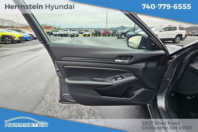 Used 2024 Nissan Altima 2.5 SV image 16