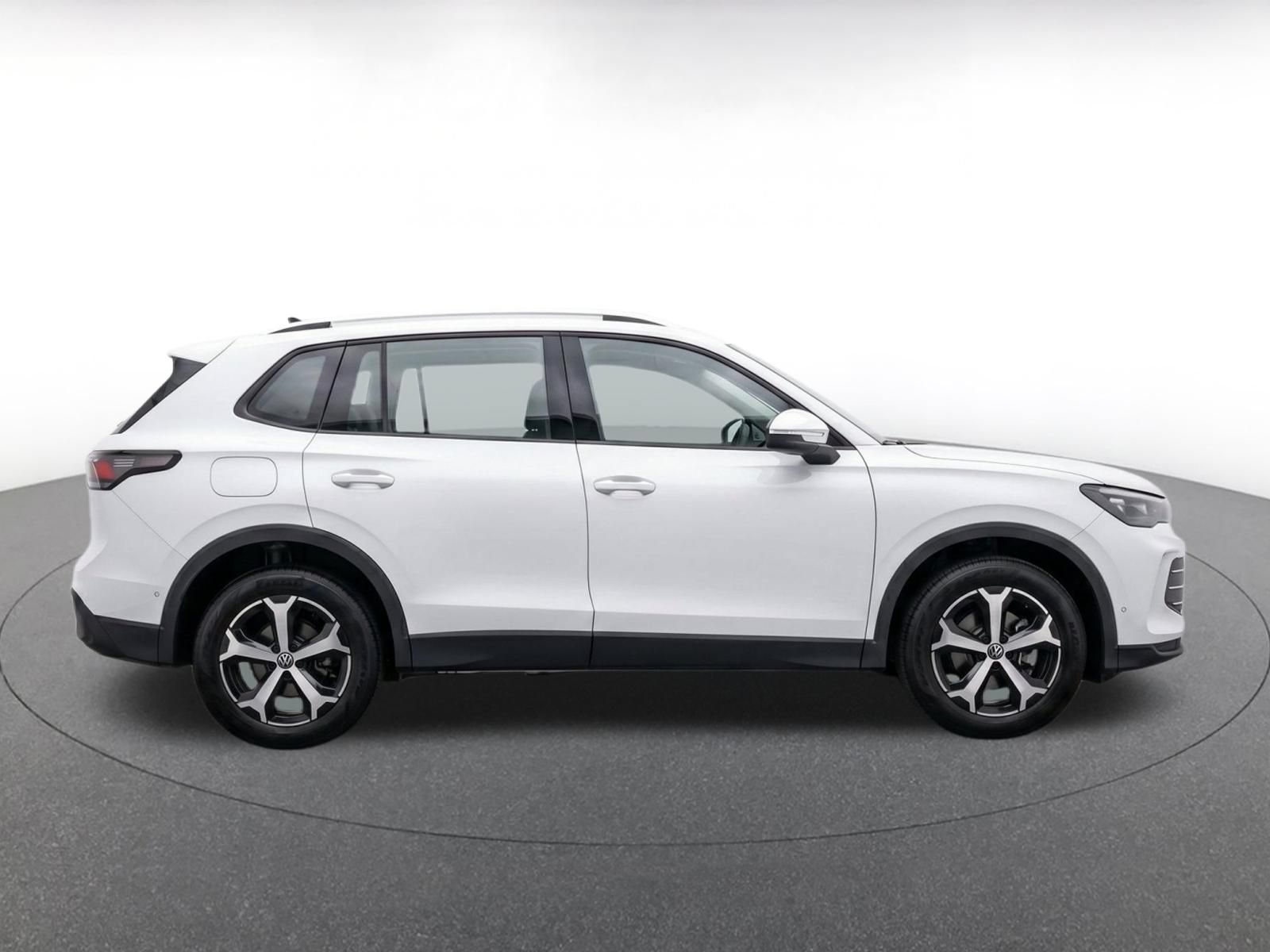 Used 2026 Volkswagen Tiguan SE AWD/4WD image 10