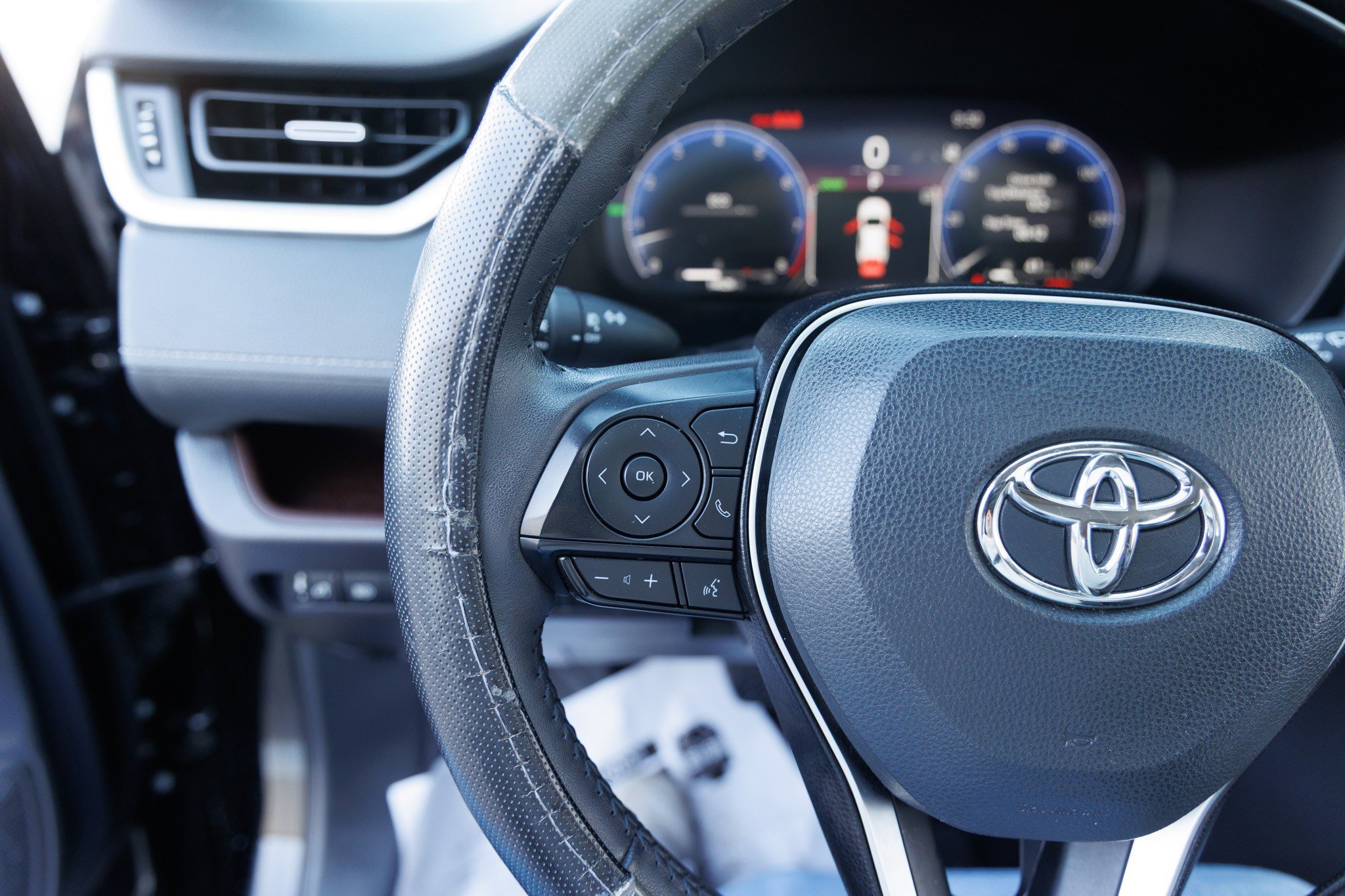 Used 2024 Toyota RAV4 Limited image 18