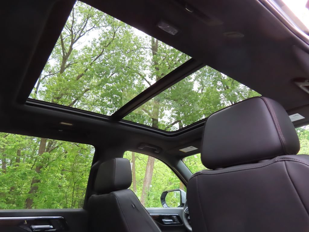 New 2026 Chevrolet Suburban High Country AWD/4WD image 7