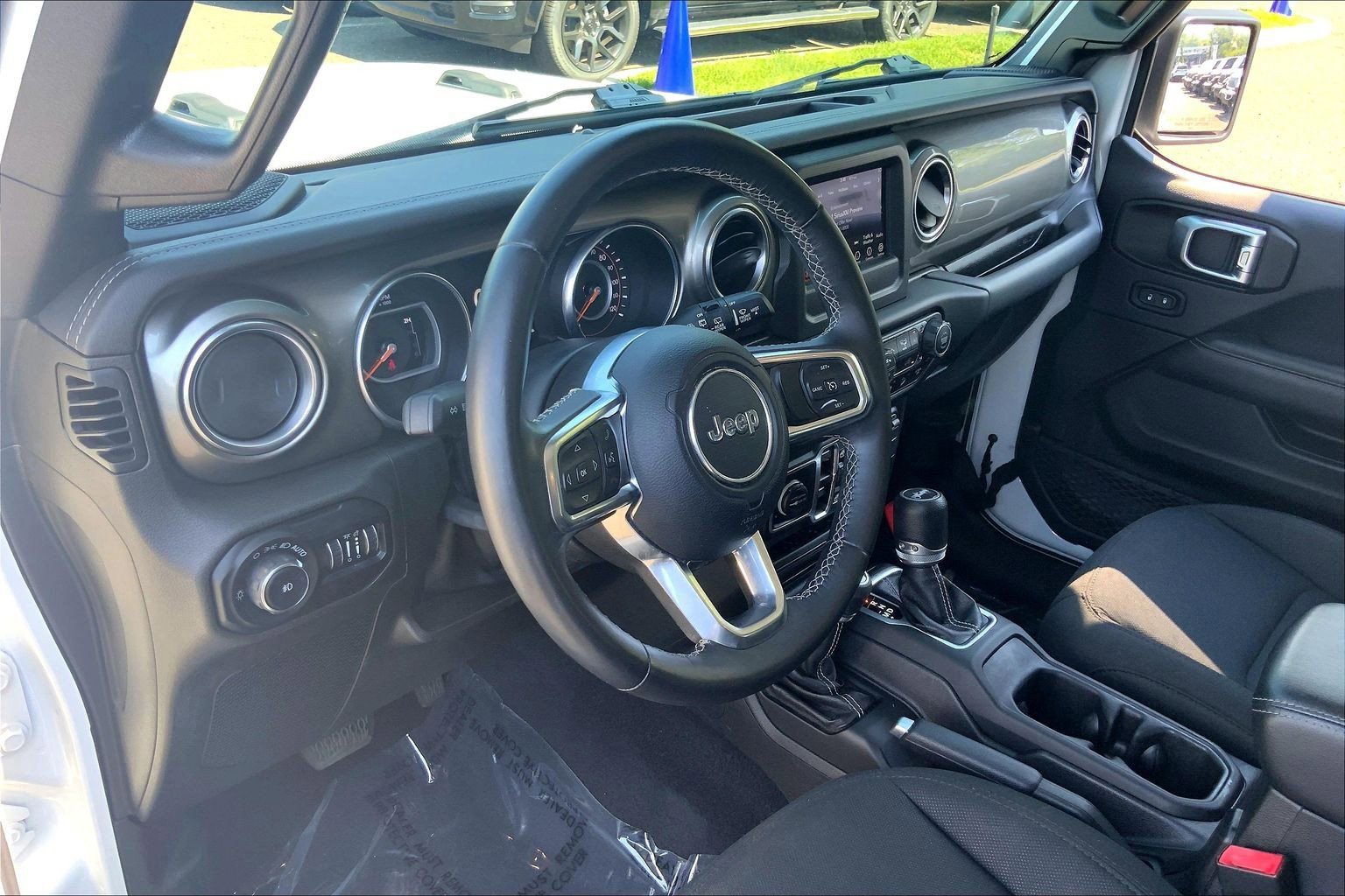 Used 2019 Jeep Wrangler Unlimited Sahara w/ Safety Group AWD/4WD image 16