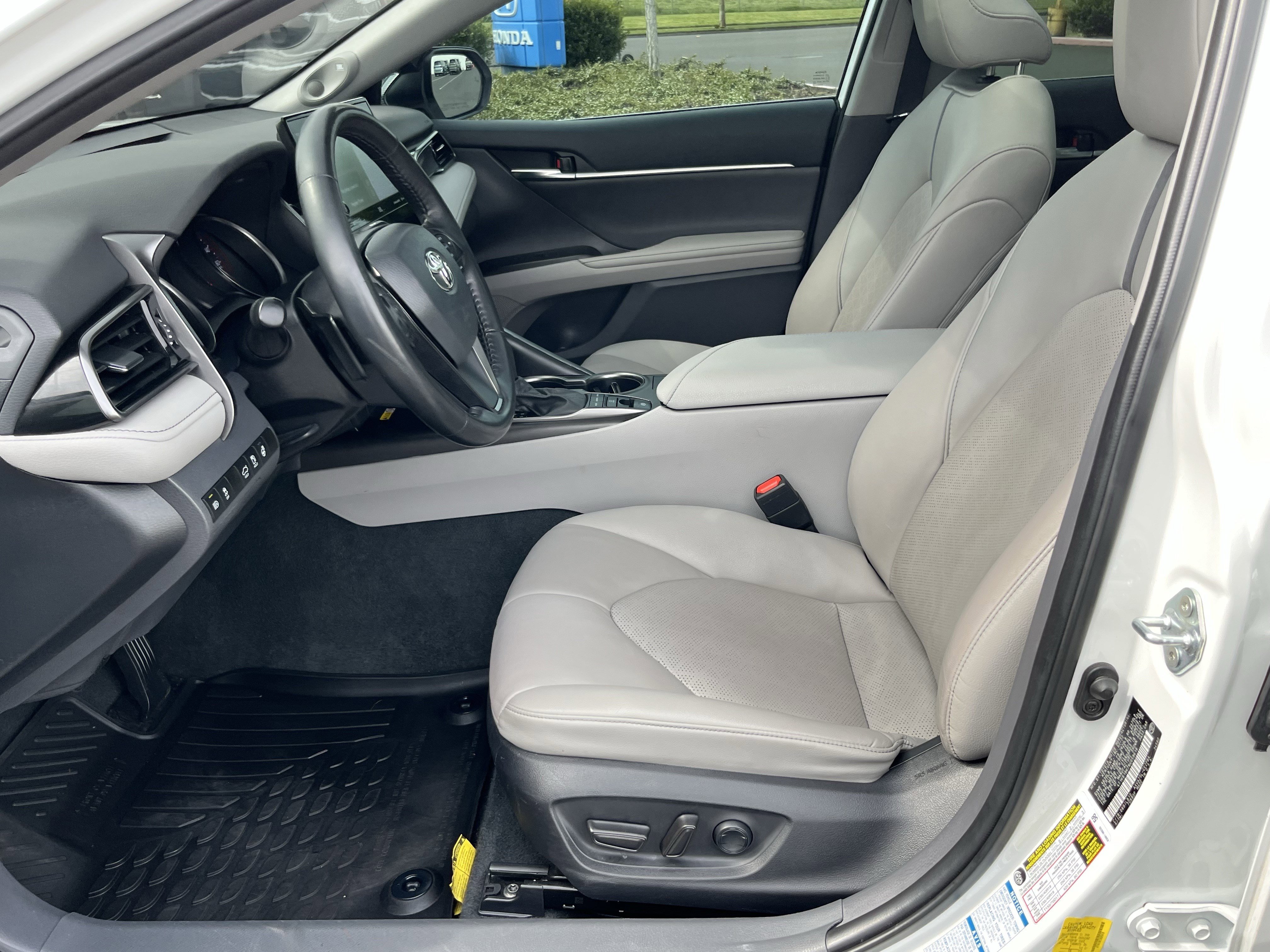 Used 2022 Toyota Camry XSE w/ Navigation Package AWD/4WD image 10
