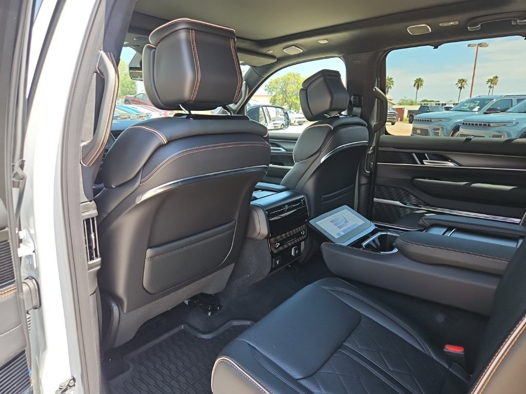 New 2026 Jeep Grand Wagoneer Summit AWD/4WD image 18