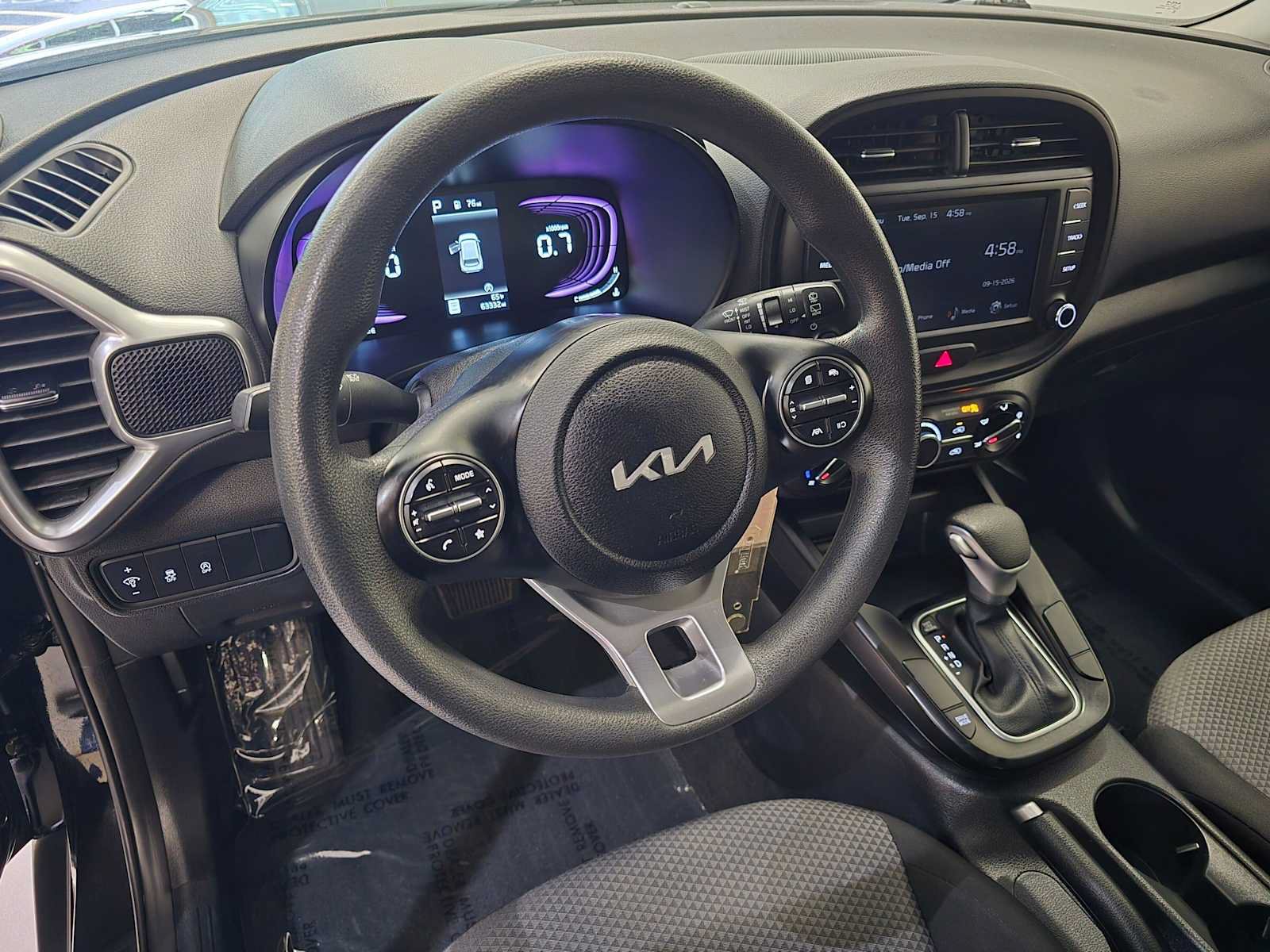 Used 2023 Kia Soul LX w/ LX Technology Package FWD image 2