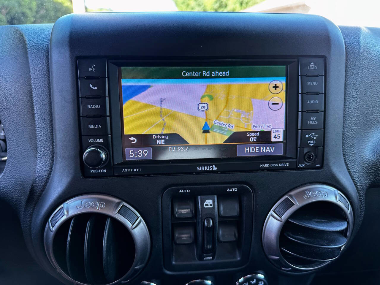 Used 2018 Jeep Wrangler Unlimited Sahara image 29