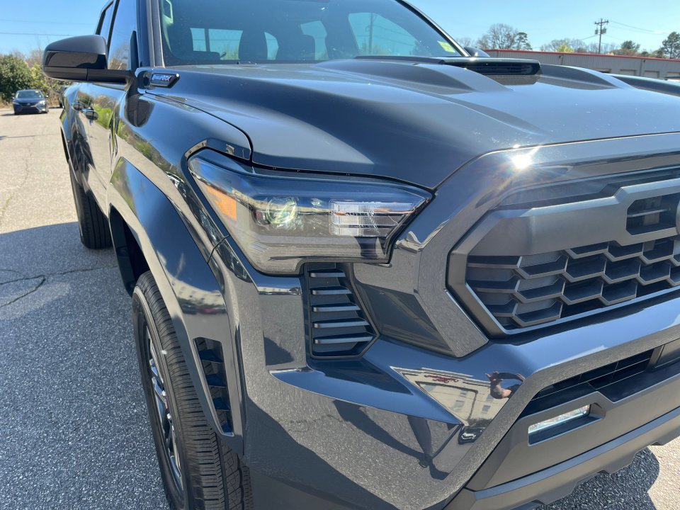 Certified 2025 Toyota Tacoma TRD Sport AWD/4WD image 23