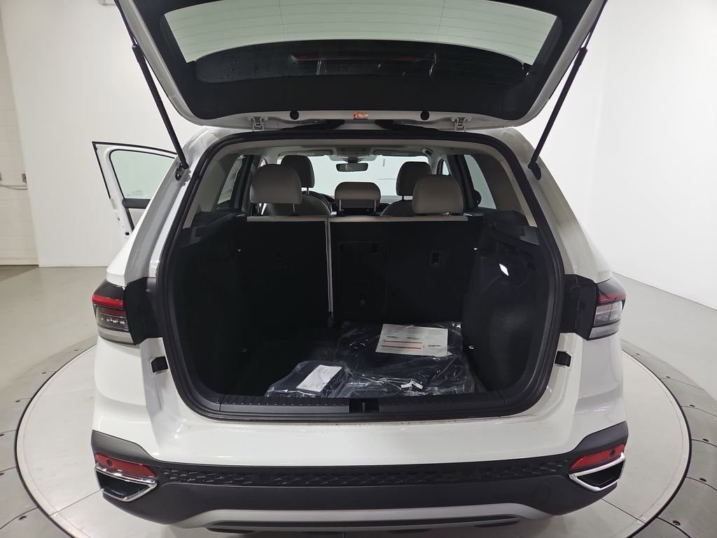 New 2026 Volkswagen Taos SE FWD image 21