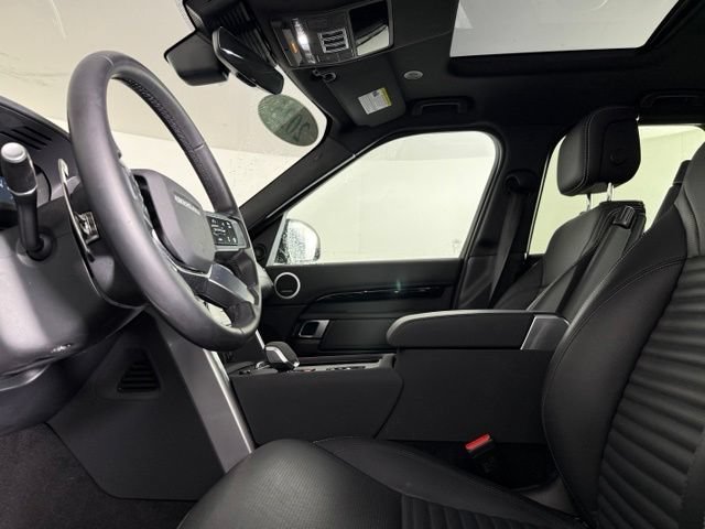 Used 2025 Land Rover Discovery S AWD/4WD image 32