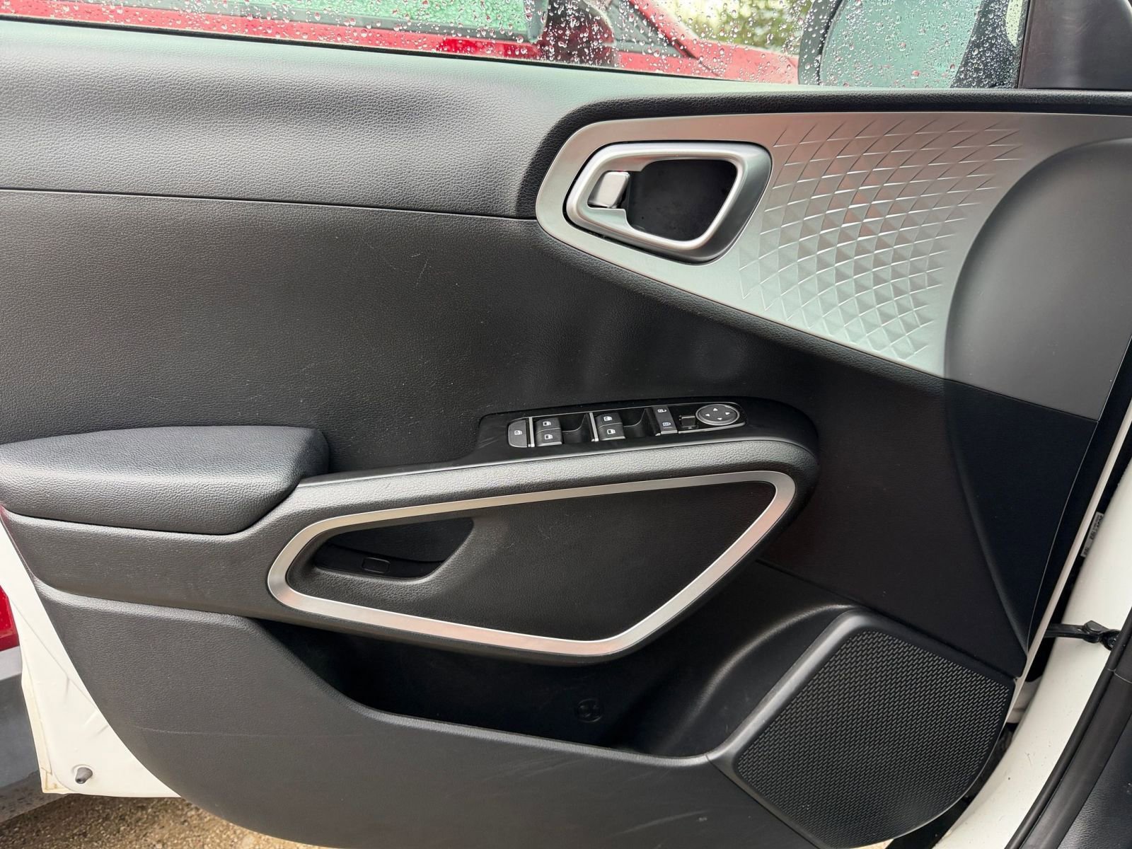 Used 2025 Kia Soul LX w/ LX Technology Package image 18