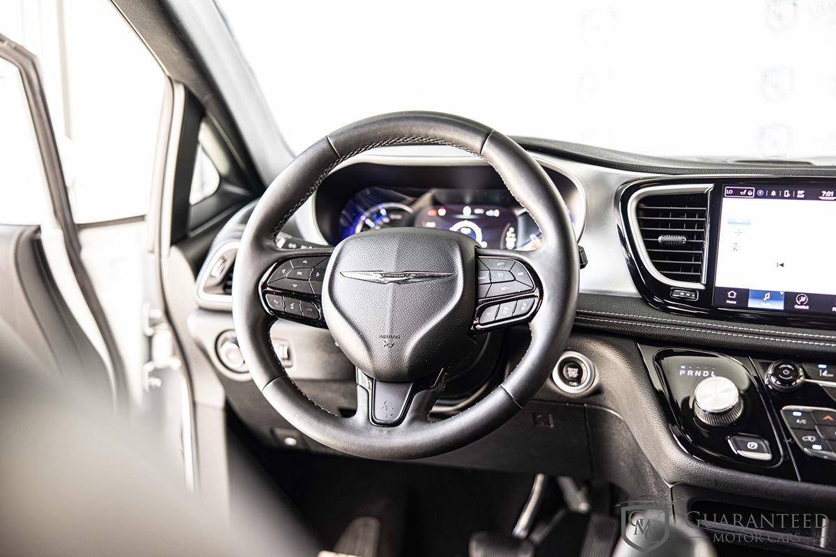 Used 2022 Chrysler Pacifica Touring-L w/ S Appearance Package FWD image 35
