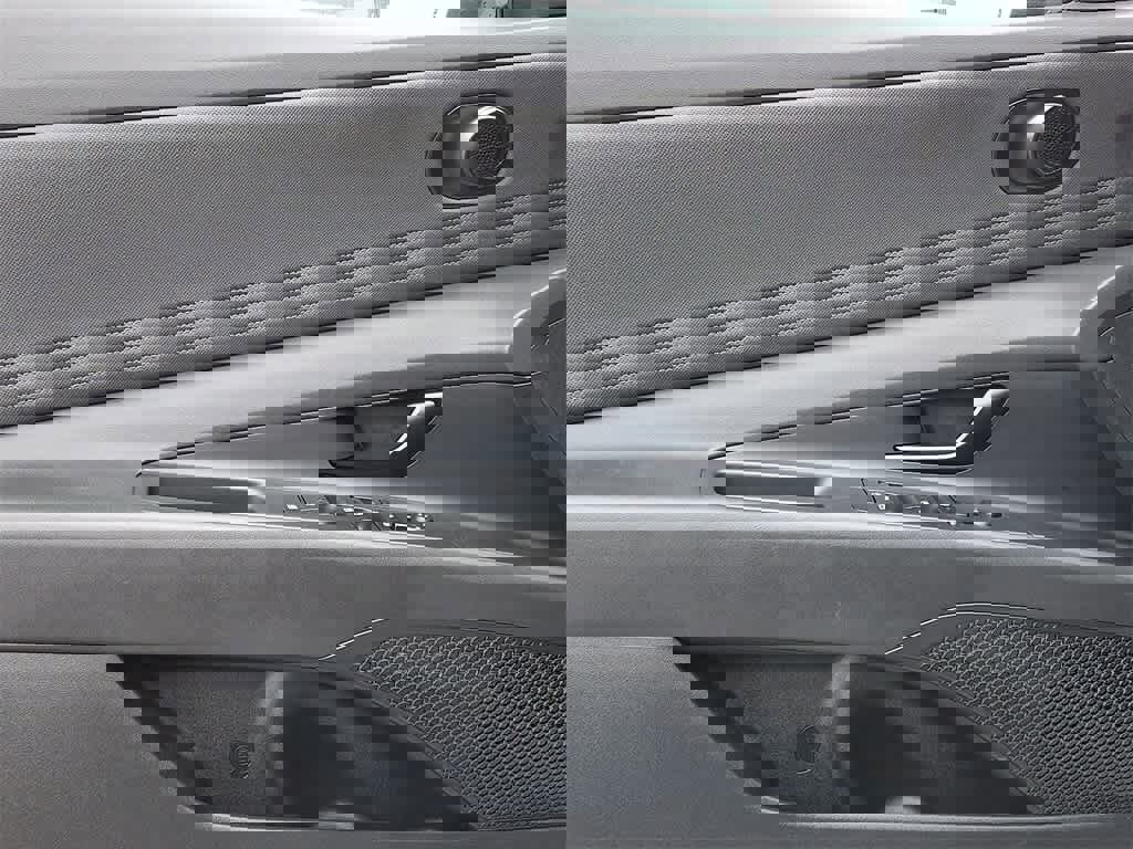 Certified 2025 Hyundai Elantra Sport image 10