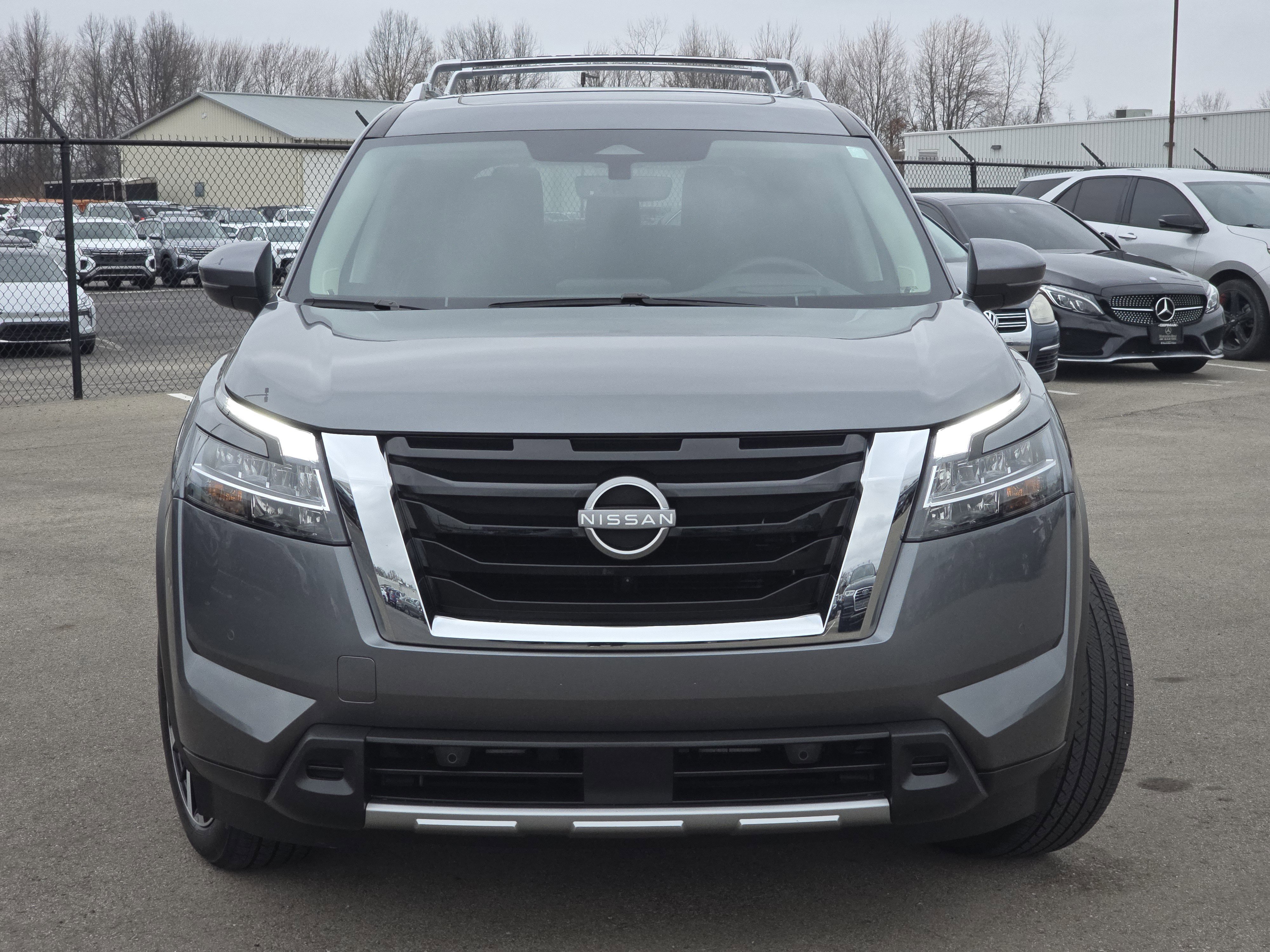 Used 2024 Nissan Pathfinder Platinum image 2
