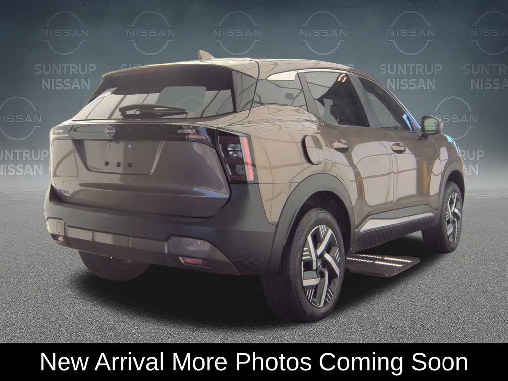 Used 2025 Nissan Kicks SV FWD image 2