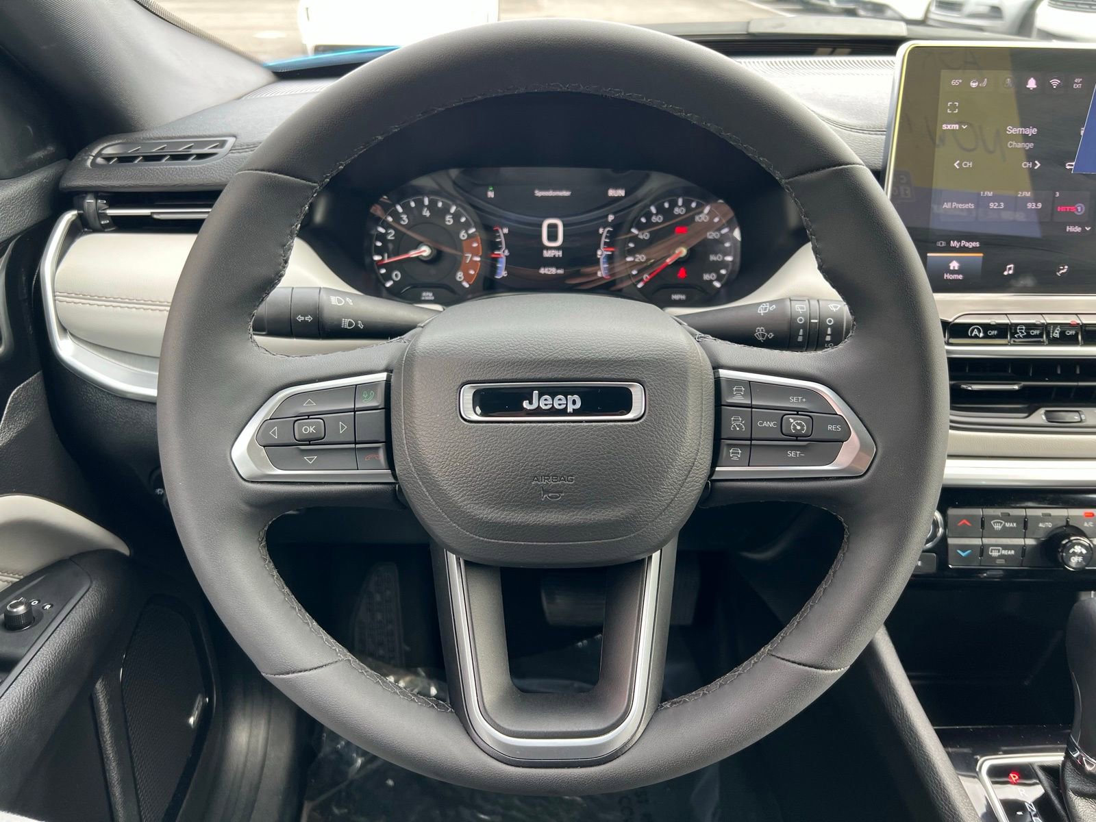 Used 2025 Jeep Compass Limited image 28