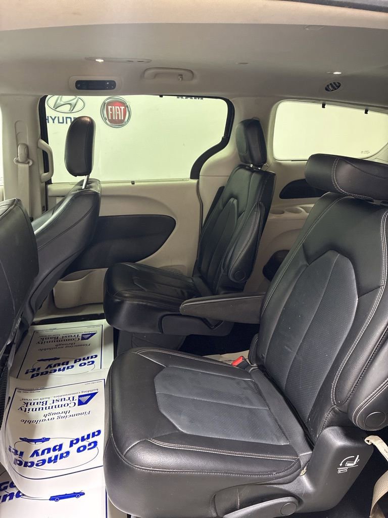 Used 2022 Chrysler Pacifica Touring-L FWD image 24