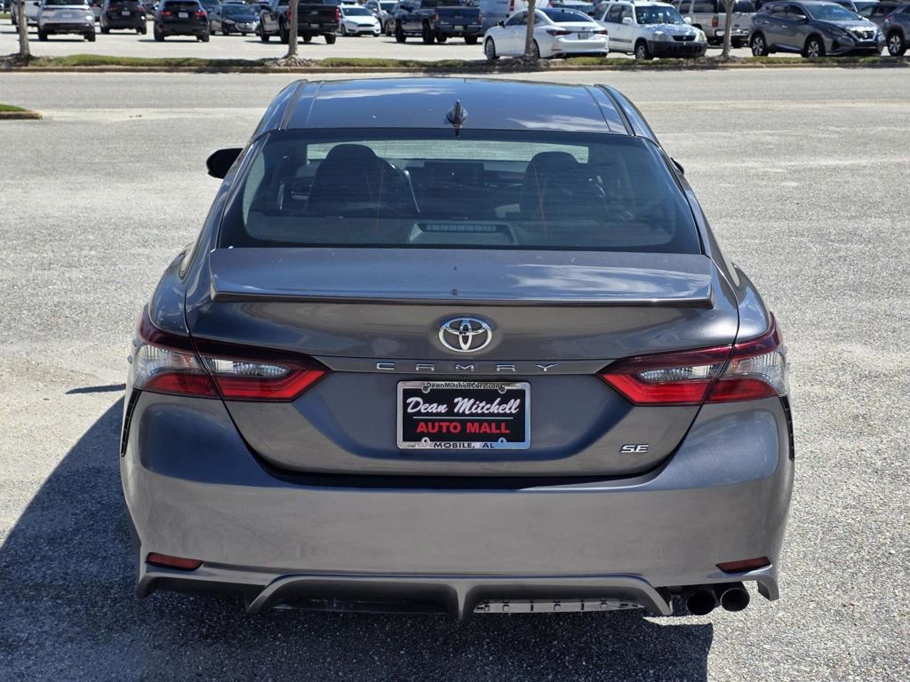 Used 2021 Toyota Camry SE image 3