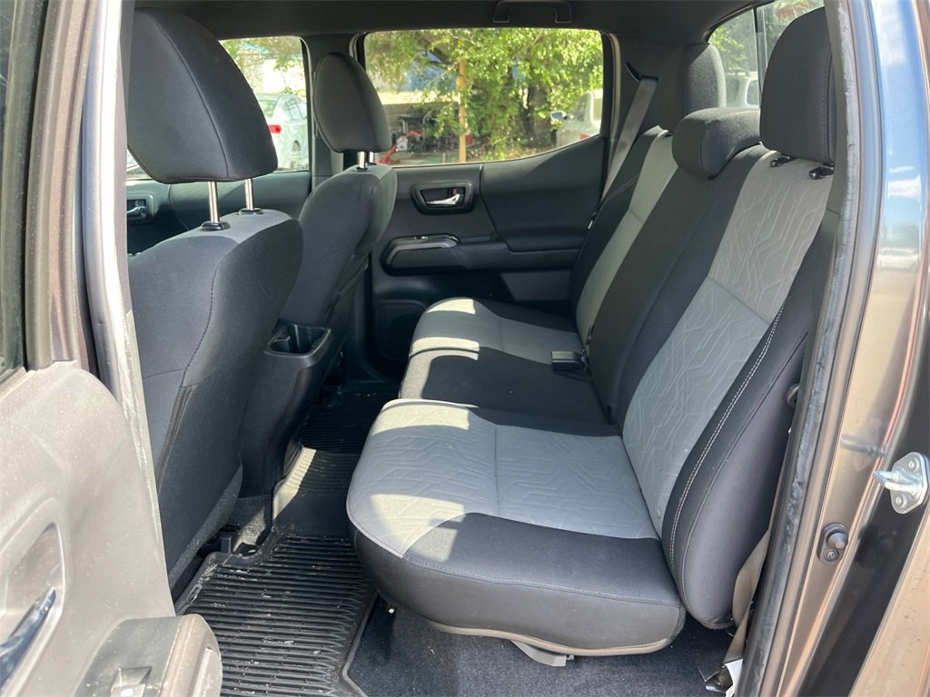 Used 2022 Toyota Tacoma TRD Off-Road image 24