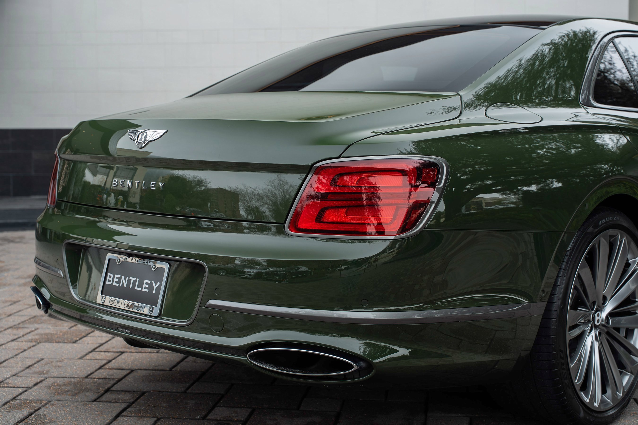 Used 2024 Bentley Flying Spur W12 image 48