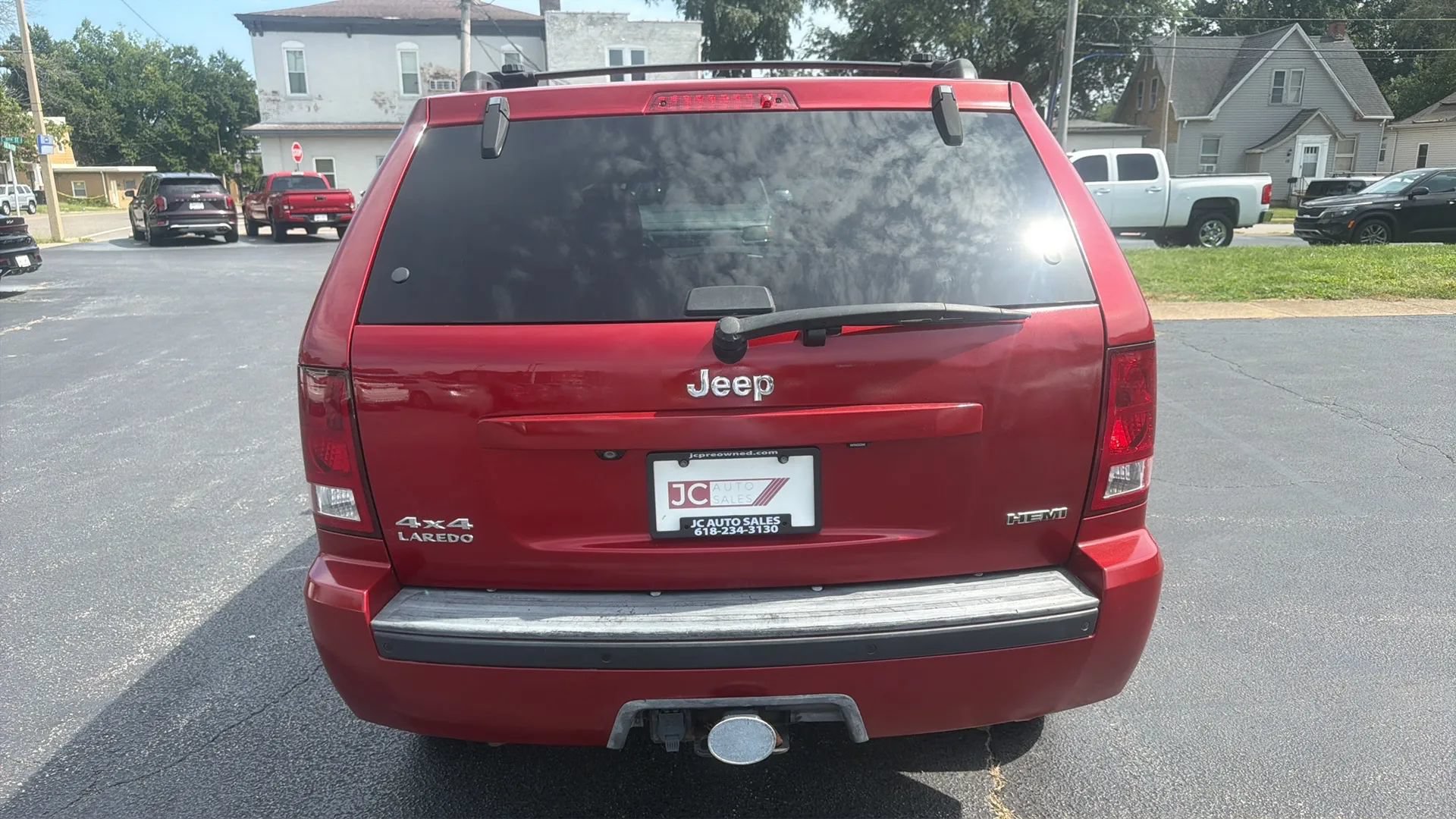 Used 2010 Jeep Grand Cherokee Laredo AWD/4WD image 6