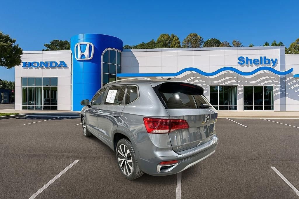 Used 2022 Volkswagen Taos SE FWD image 6