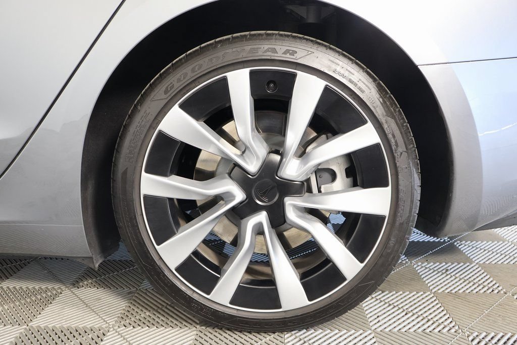 Used 2025 Tesla Model 3 Long Range AWD/4WD image 16