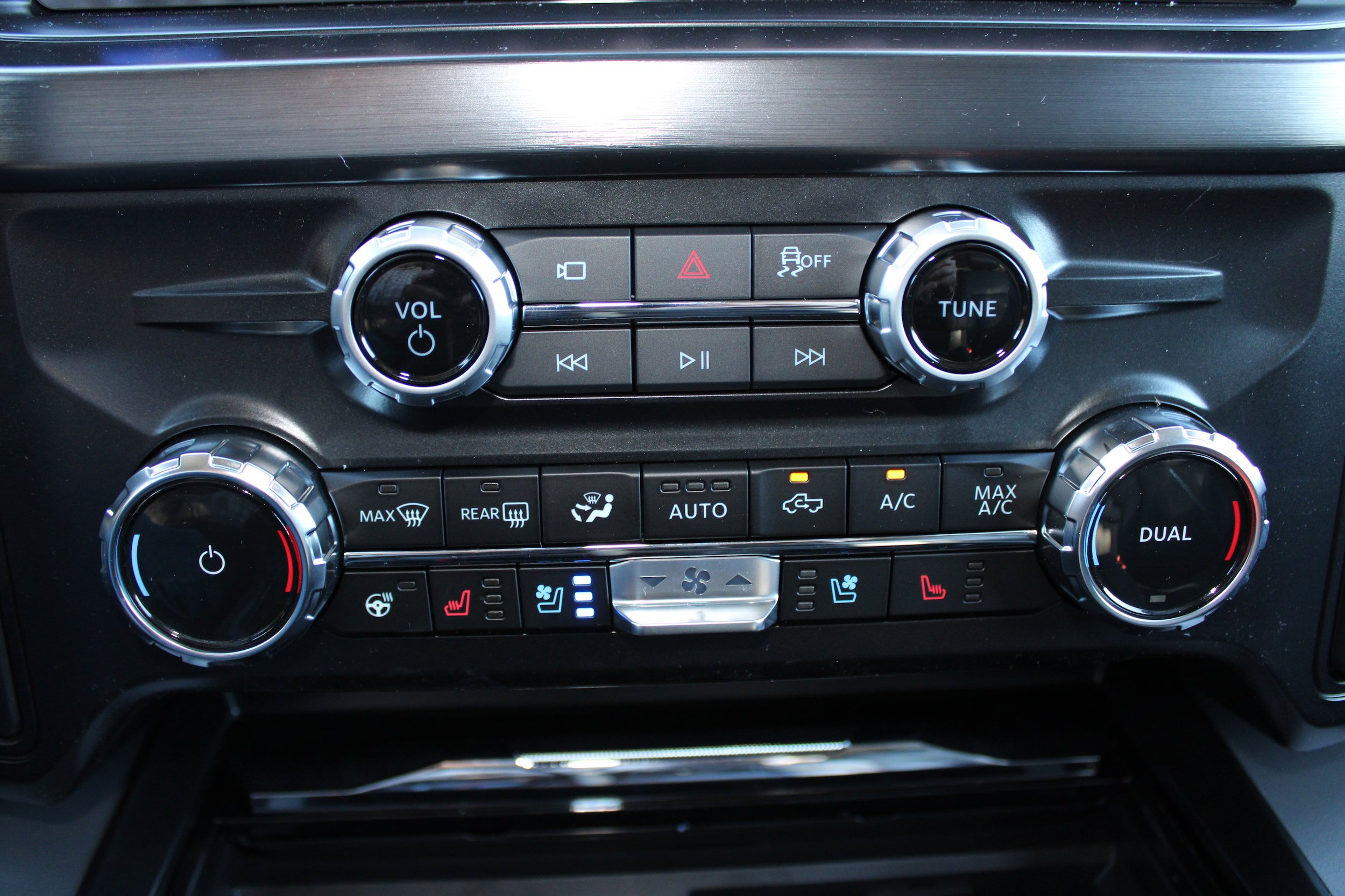 New 2026 Ford F350 Lariat w/ Black Appearance Package image 28
