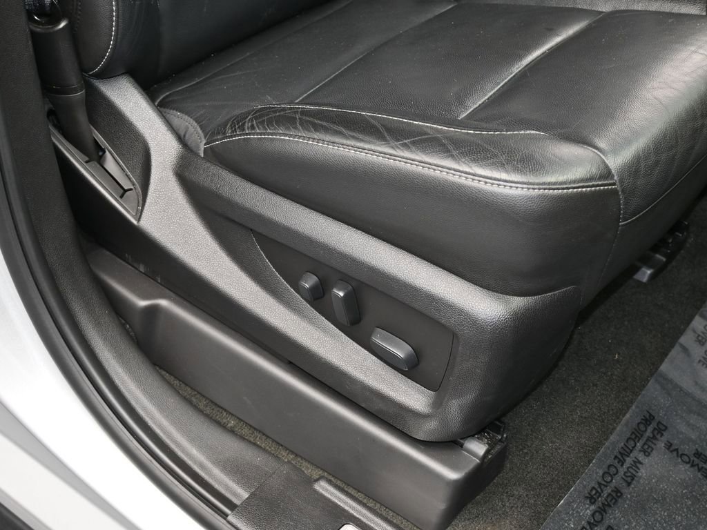 Used 2018 Chevrolet Suburban LT image 54