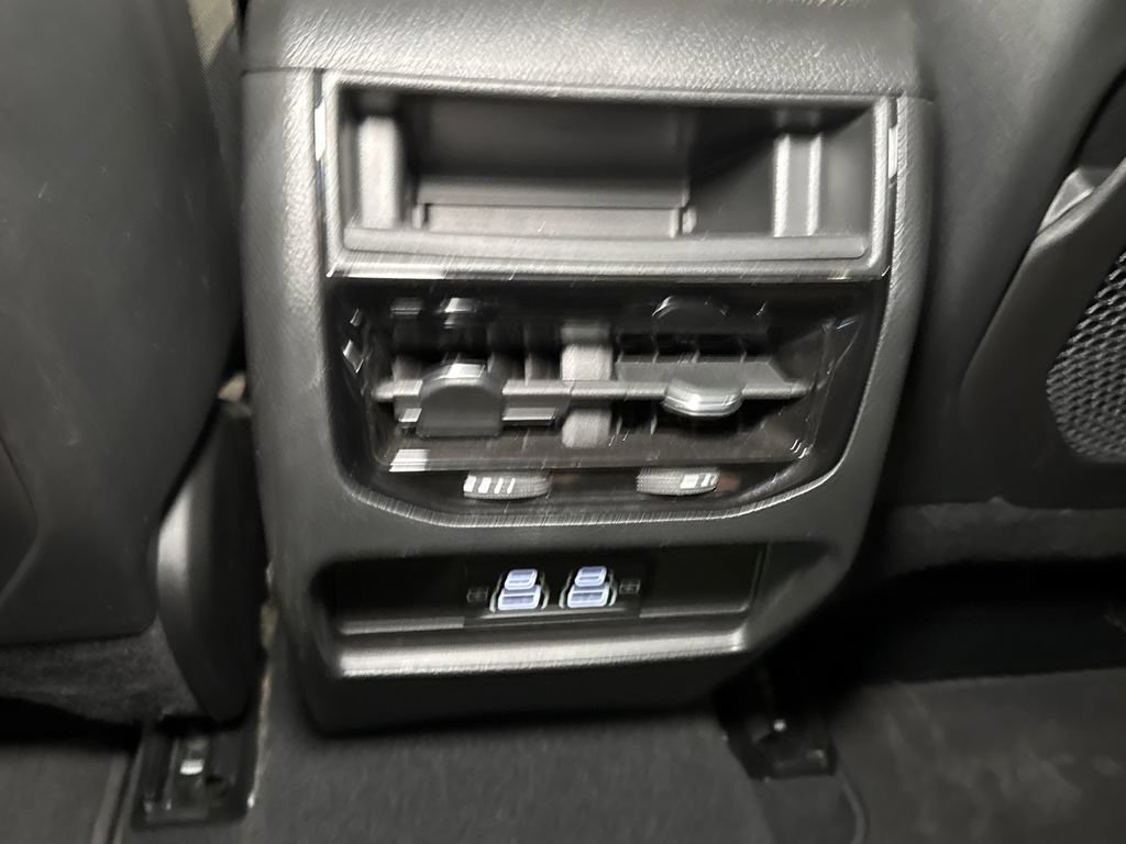 Used 2023 Jeep Grand Cherokee Laredo AWD/4WD image 9