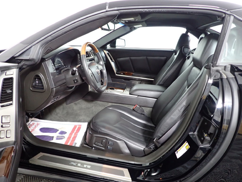 Used 2005 Cadillac XLR RWD image 18