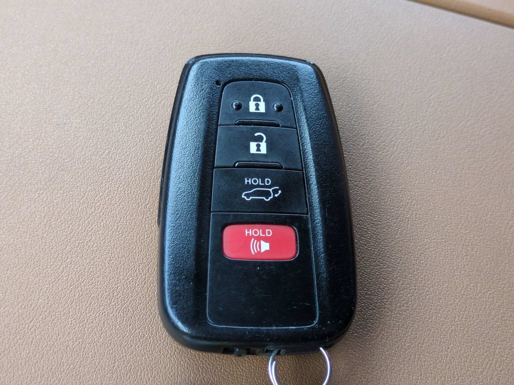 Used 2021 Toyota Highlander Platinum FWD image 34