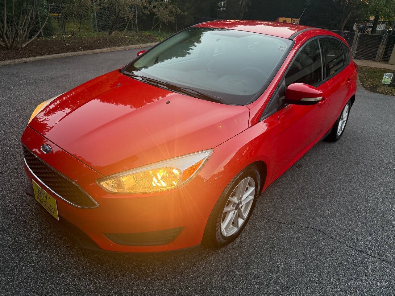 Used 2017 Ford Focus SE FWD image 2