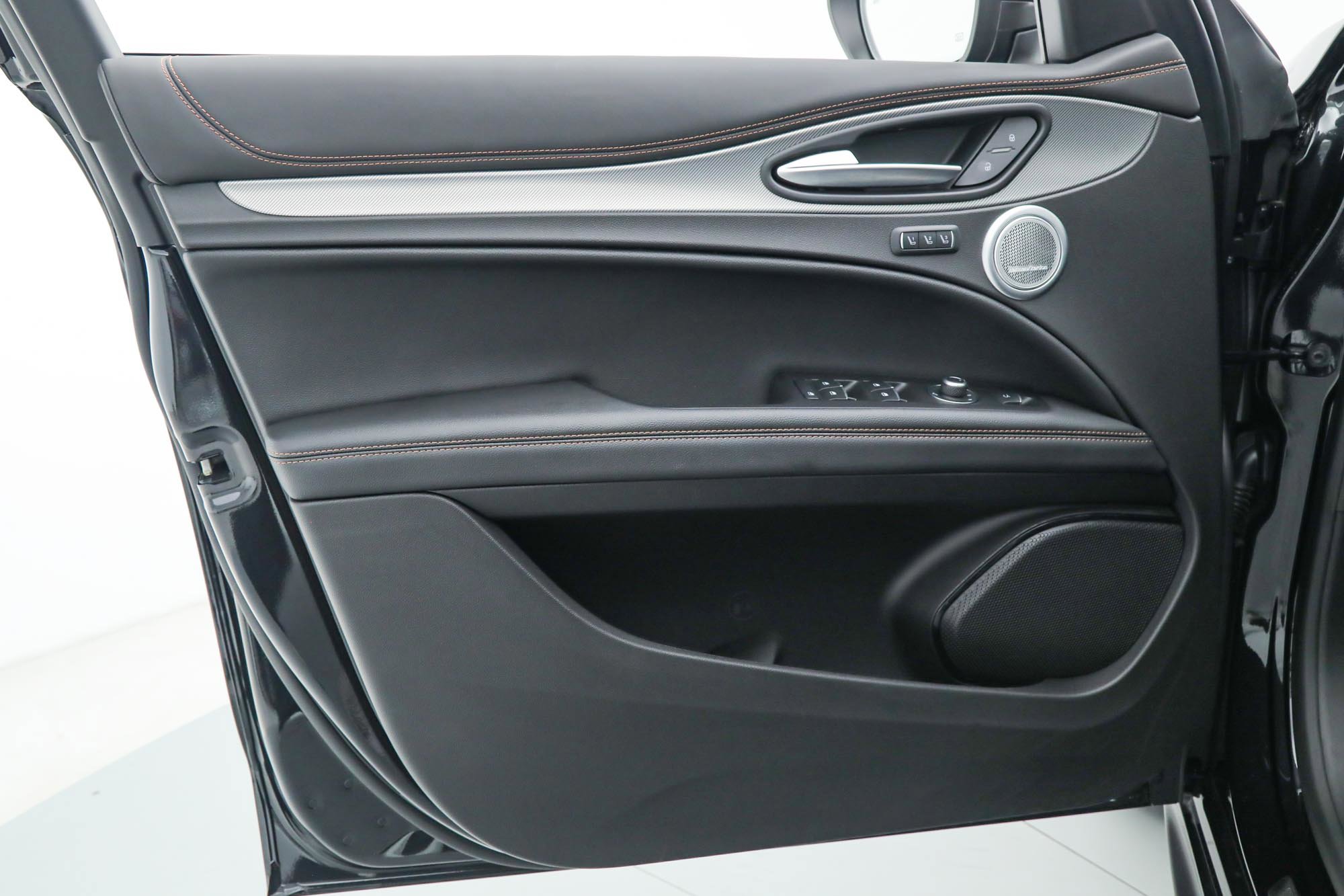 New 2025 Alfa Romeo Stelvio Sprint image 14