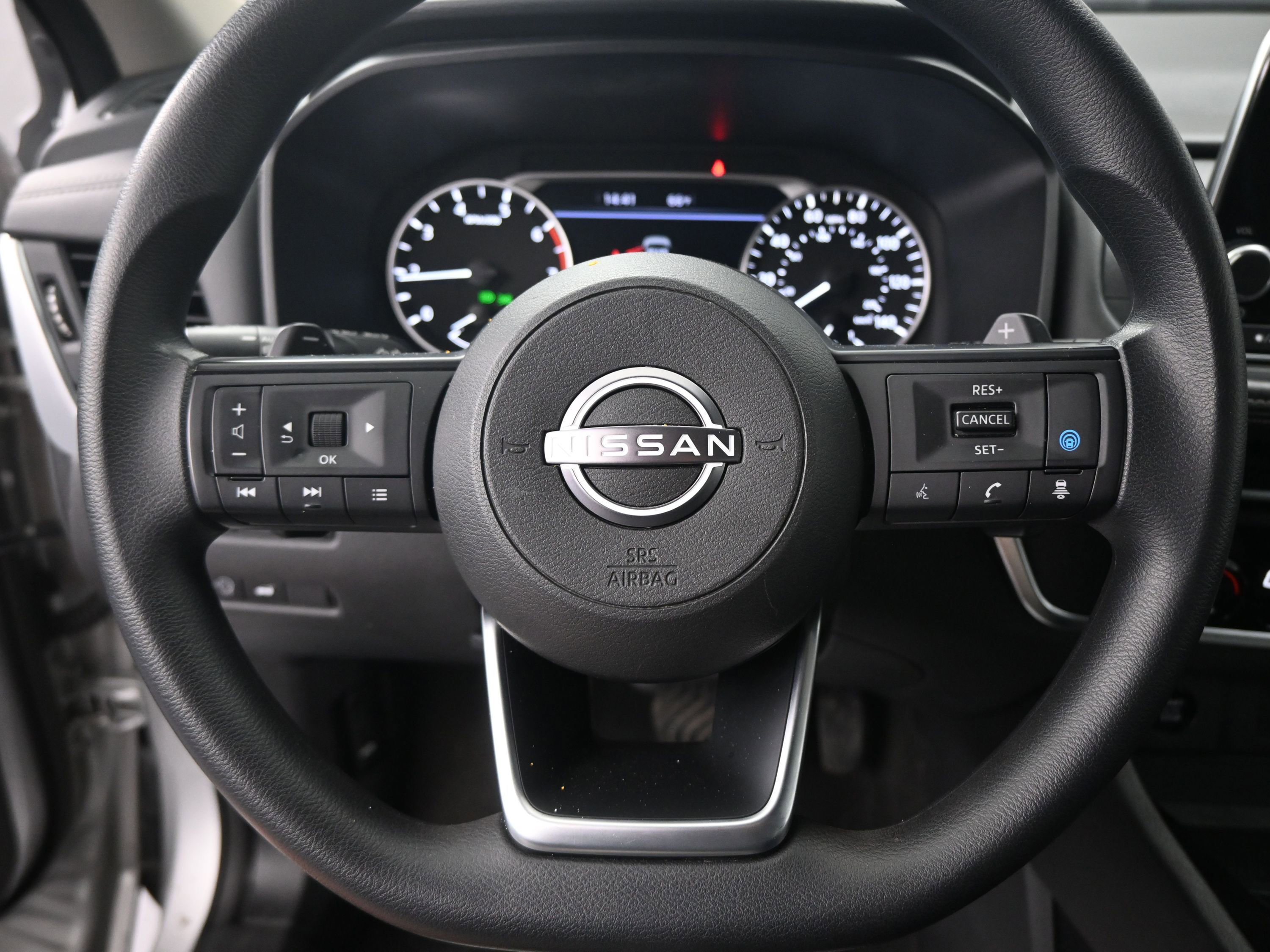 Used 2024 Nissan Rogue SV image 11