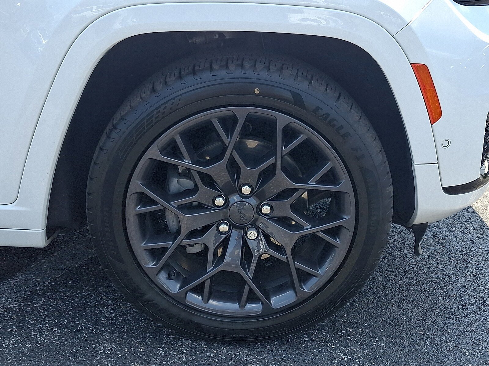 Used 2023 Jeep Grand Cherokee L Summit AWD/4WD image 8
