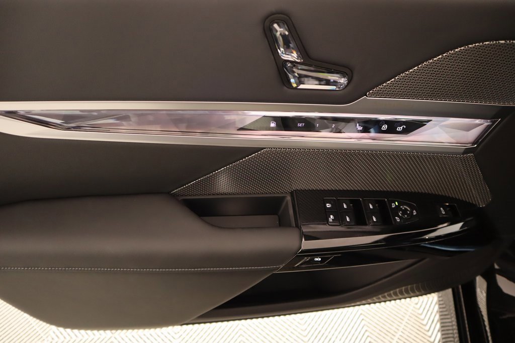 New 2026 BMW 750e xDrive image 17