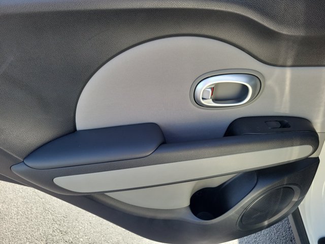 Used 2016 Kia Soul FWD image 11