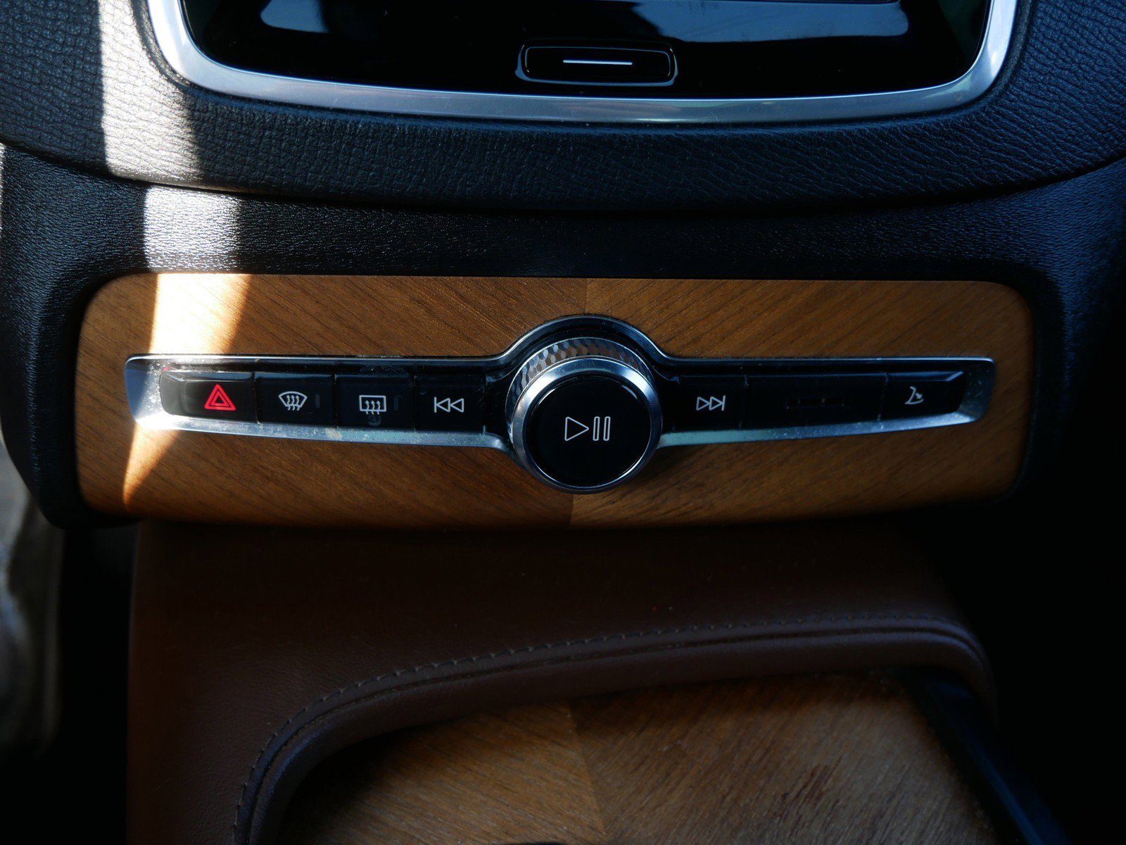 Used 2023 Volvo XC90 T8 Plus AWD/4WD image 21
